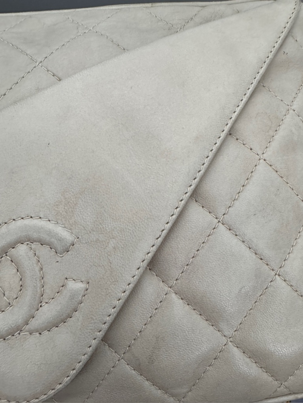 Chanel Vintage Cream Lambskin Camera Crossbody - Picture 12 of 17